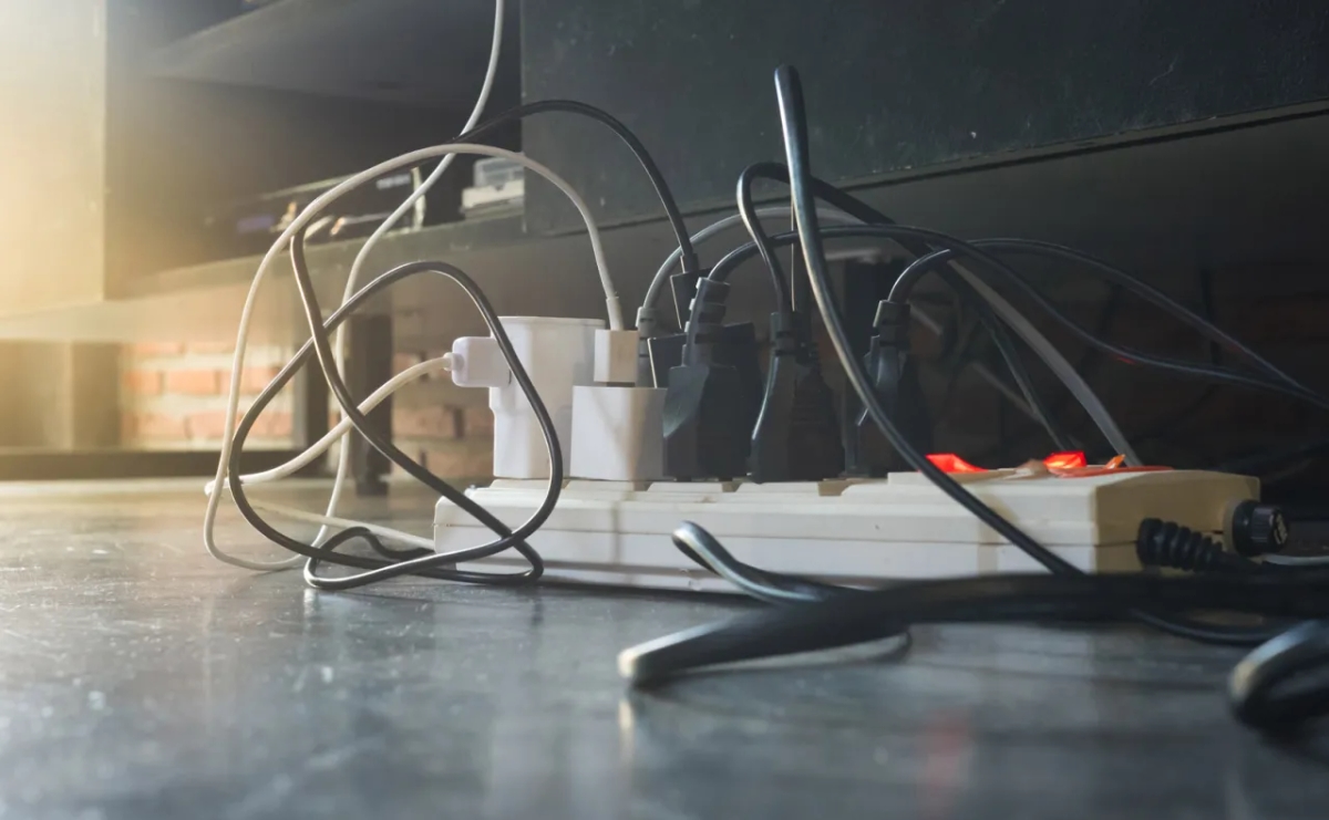 Ile prądu pobiera komputer 500W: realne koszty i zużycie dzienne